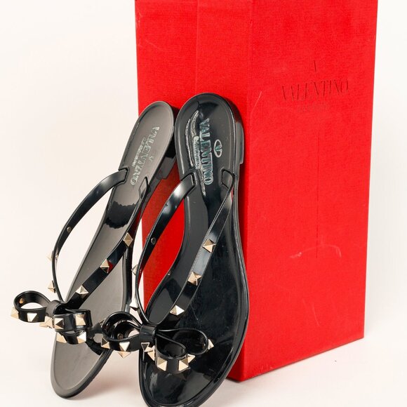 Valentino Garavani Nero Rockstud Bow Jelly Thong Sandals - Picture 10 of 10